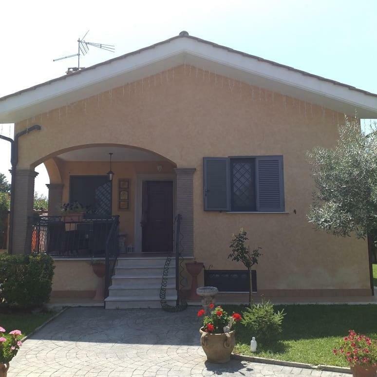 Il Bacio E La Nocciola Bed & Breakfast Labico Eksteriør bilde