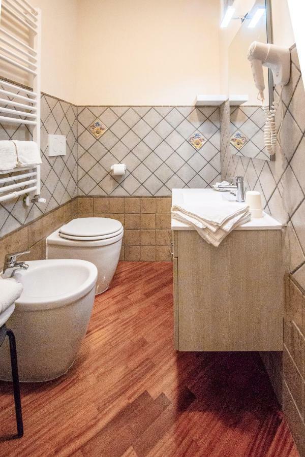 Il Bacio E La Nocciola Bed & Breakfast Labico Eksteriør bilde